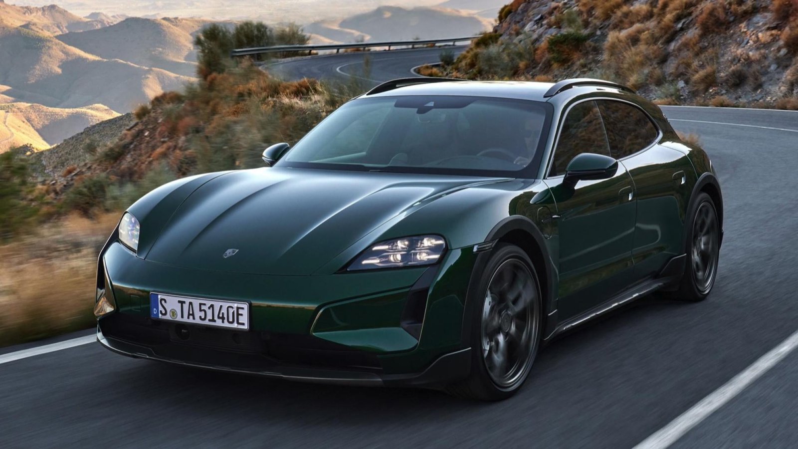 Porsche Taycan Turbo S Cross Turismo 2024