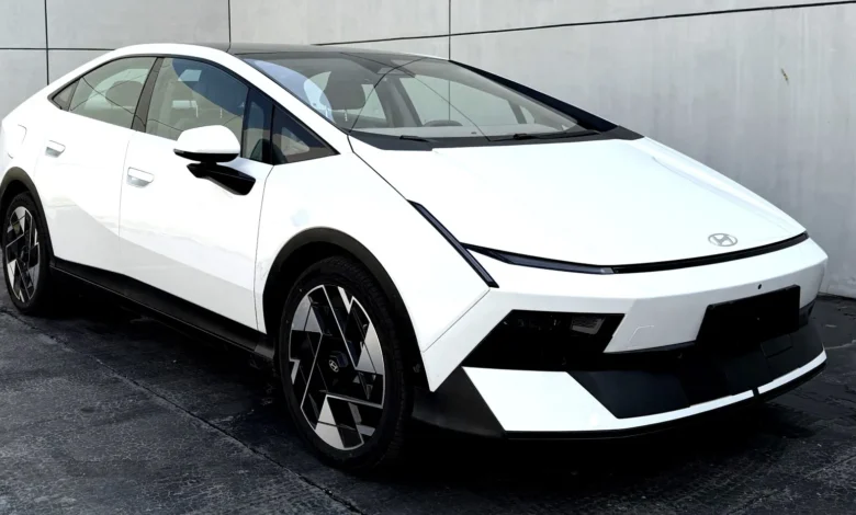هيونداي-ioniq-v-الجديدة-كلياً:-سيدان-كهربائية-بمدى-650-كم-وتصميم-فضائي-للسوق-الصيني