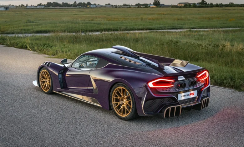 hennessey-venom-f5-m-roadster-الأولى-تصل-إلى-goodwood:-هايبركار-بقوة-2,031-حصاناً-وناقل-يدوي-وشعار-ذهبي