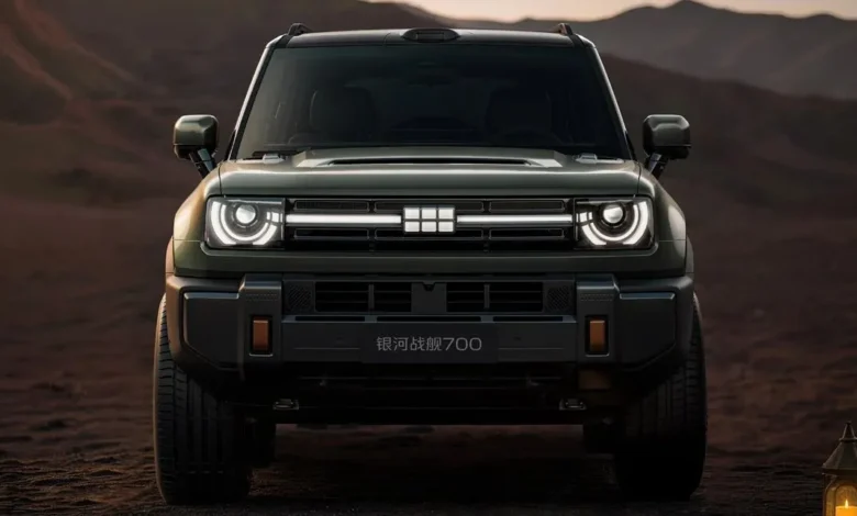 geely-galaxy-cruiser-700-الجديدة:-suv-بمظهر-land-rover-defender-وقوة-1,113-حصاناً-هجينة-تفوق-octa-بأكثر-من-الضعف
