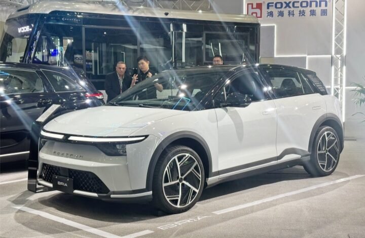 foxconn-and-lean-mobility-showcase-new-electric-vehicles,-battery-platforms-at-taipei-exhibition