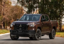 mitsubishi-triton-bf///ms-الجديدة:-بيك-أب-برازيلية-بلونَي-البني-والأسود-ومصابيح-تعرض-شعار-الحصان-على-الأرض-بسعر-71,200-دولار