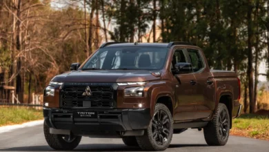 mitsubishi-triton-bf///ms-الجديدة:-بيك-أب-برازيلية-بلونَي-البني-والأسود-ومصابيح-تعرض-شعار-الحصان-على-الأرض-بسعر-71,200-دولار